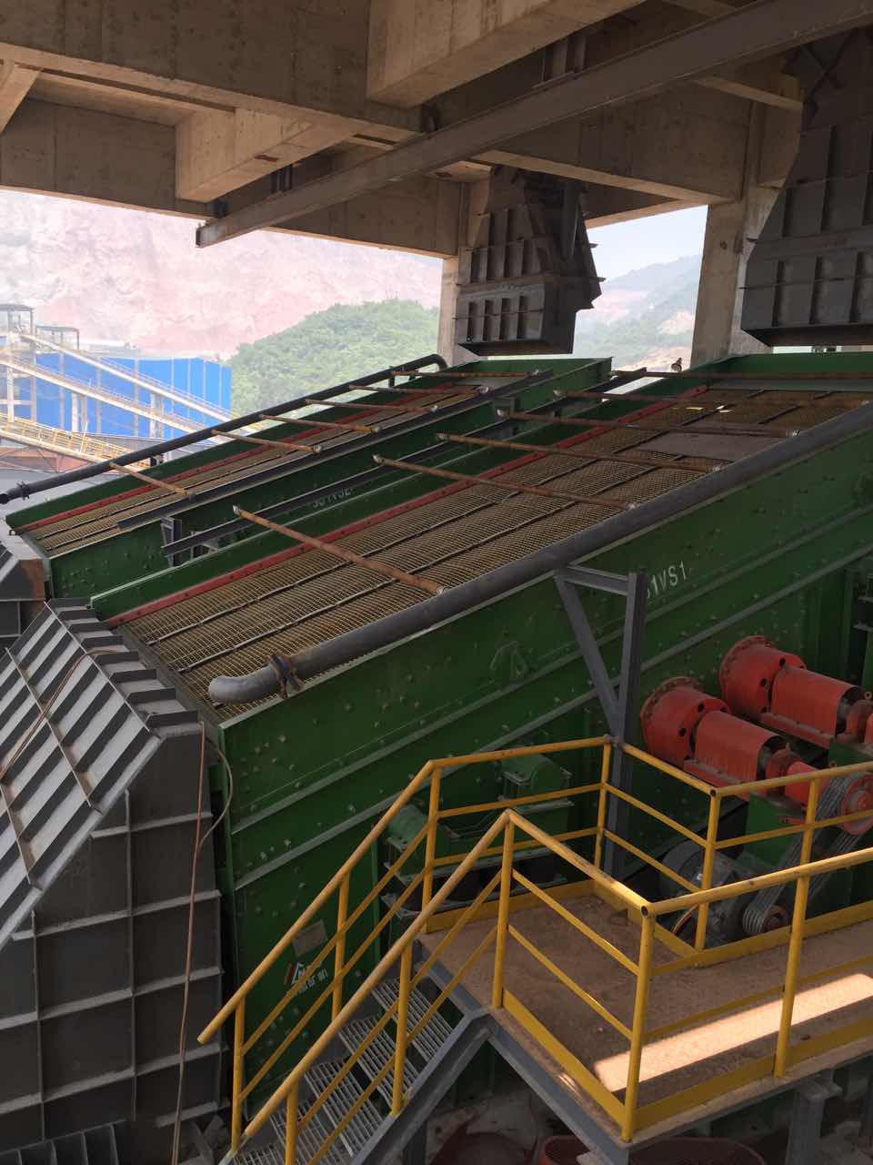 年產(chǎn)108萬噸骨料生產(chǎn)線設備安裝